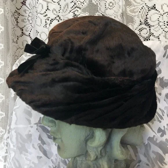 Accessories | 195s Vintage Brown Velvet Cloche Hat Small Bow  display picture 1